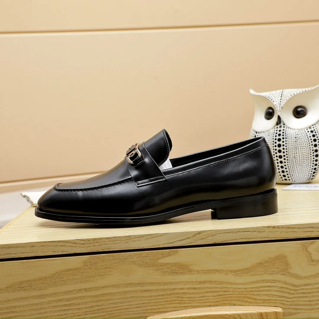 Factory price 460 🔥Ferragamo's new men's casual slip-on shoes🇨🇳Official website original 1:1 mold opening, original quality💯Fine workmanship, high-end luxury☘The upper is made of imported Italian first-layer cowhide🌴Water-dyed🐂Leather lining🍓Rubber wear-resistant and non-slip outsole, breathable and comfortable to wear🍍The first choice for high-grade men, black is optional! Code number 38-44 (45.46. Can be customized)